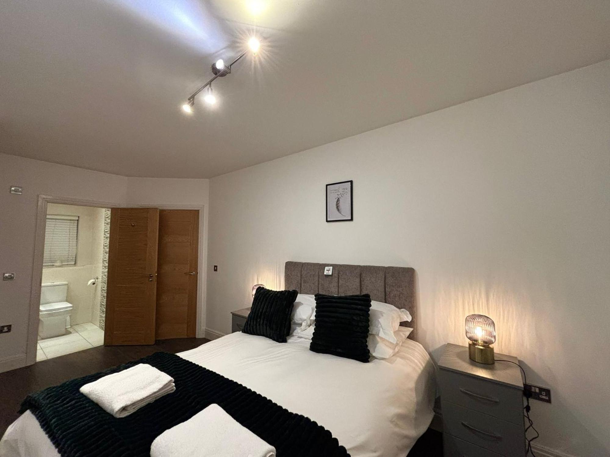 24-7 Secured City Centre Apartments With Free Underground Parking And Wifi Birmingham Exterior foto
