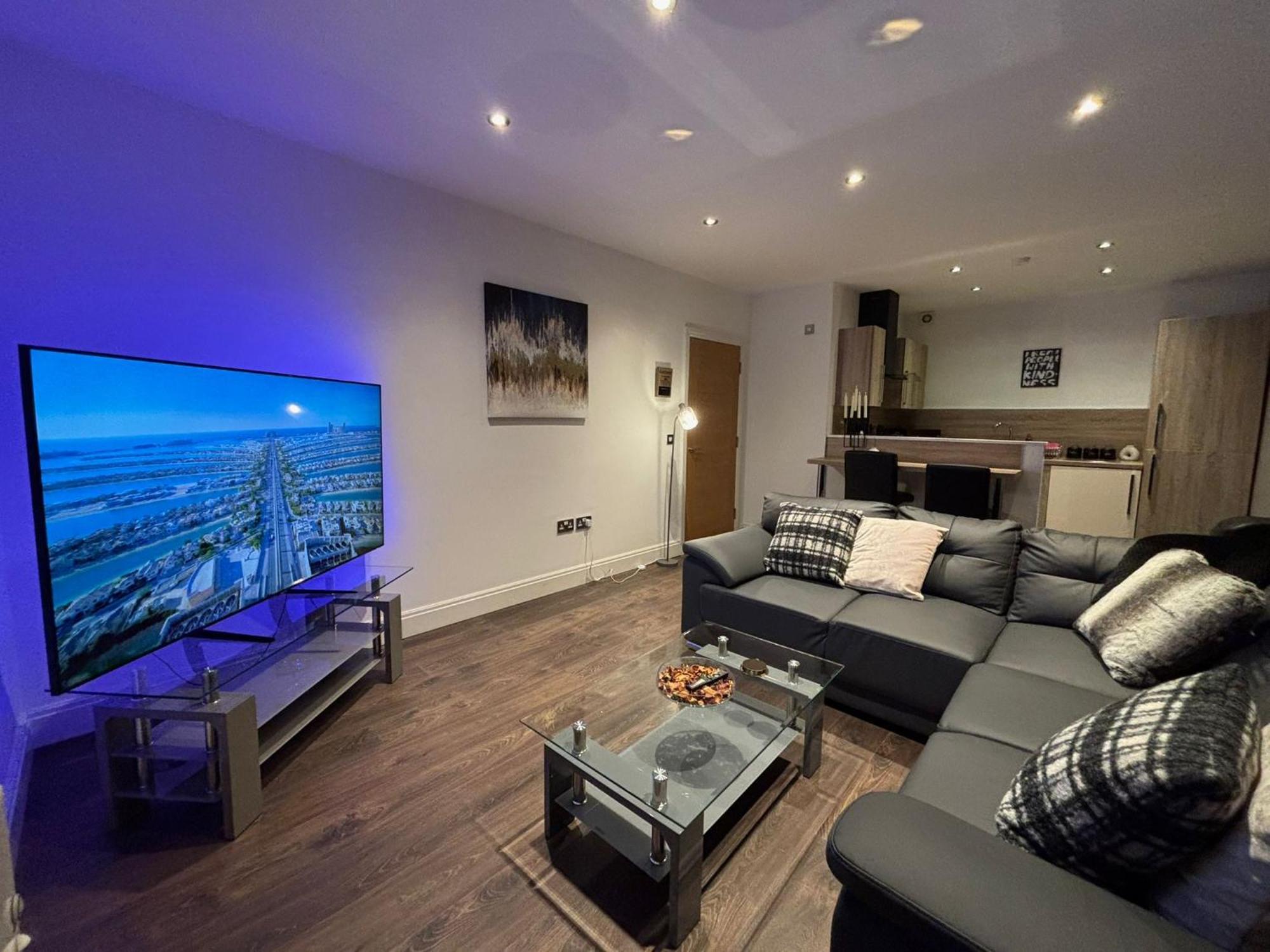 24-7 Secured City Centre Apartments With Free Underground Parking And Wifi Birmingham Exterior foto